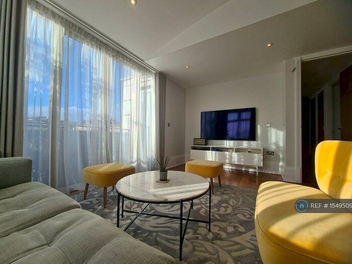 2 Bedroom Flat To Rent In The Atrium, Buckhurst Hill, IG9