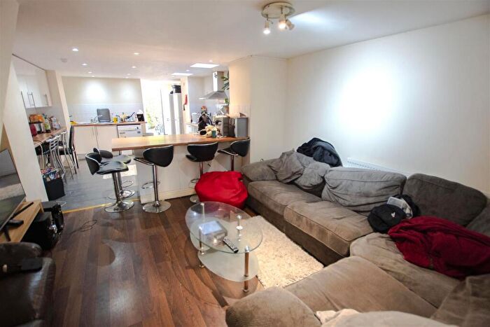 5 Bedroom House To Rent In Heeley Road, Birmingham, West Midlands, B29