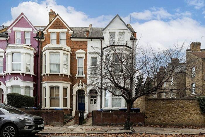Flat To Rent In Callcott Road, Kilburn (Council Tax, Gas + Water Included), NW6
