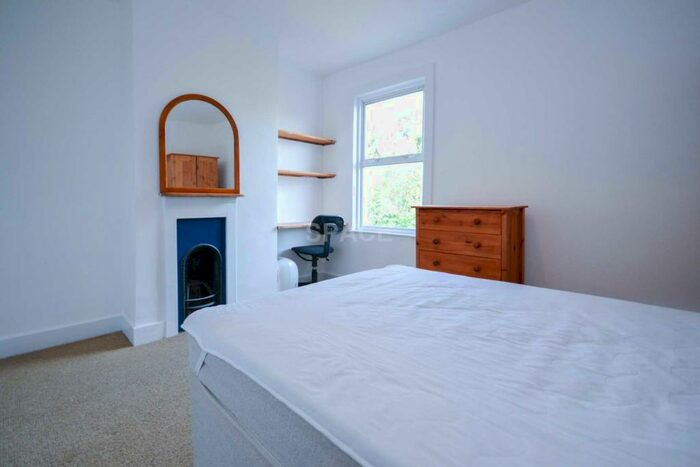 3 Bedroom Terraced House To Rent In Adelaide Road, Reading, Berkshire, RG6