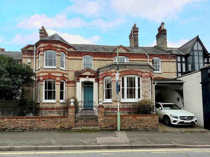 5 Bedroom Property To Rent In Rous Road, Newmarket, CB8