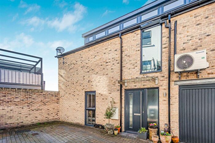 2 Bedroom Property For Sale In North Road, Hertford, SG14