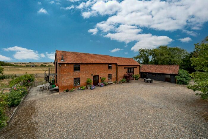 5 Bedroom Barn Conversion For Sale In Northcroft, Weedon, Aylesbury, HP22