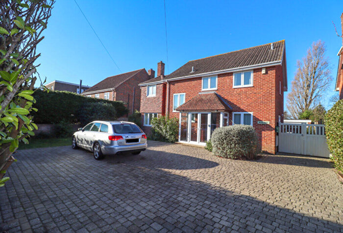 4 Bedroom Detached House For Sale In Beach Road, Hayling Island, PO11