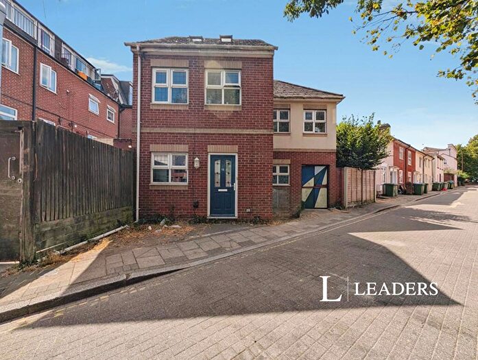 4 Bedroom Detached House For Sale In Lyon Street, Southampton, Hampshire, SO14