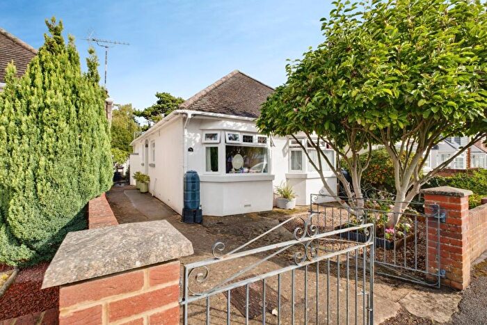3 Bedroom Detached Bungalow For Sale In Gleadowe Avenue, Christchurch, BH23