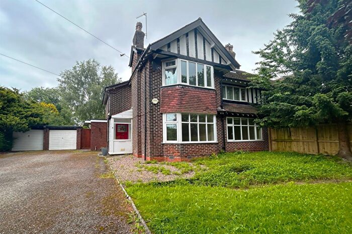 2 Bedroom Flat To Rent In Jenny Lane, Woodford, Stockport, SK7