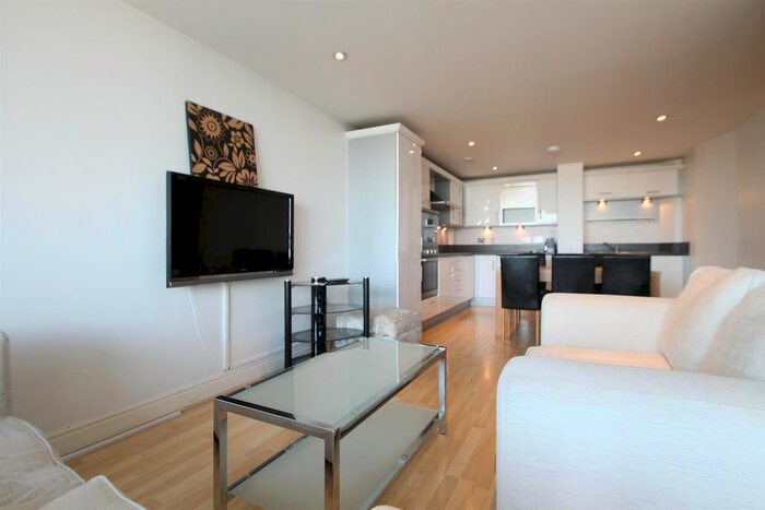 2 Bedroom Flat To Rent In Kingsway, London, N12