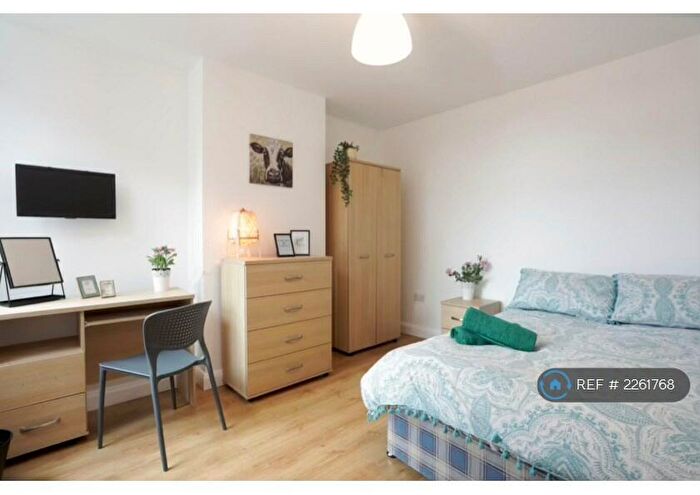 7 Bedroom Terraced House To Rent In Kingswood Road, Manchester, M14