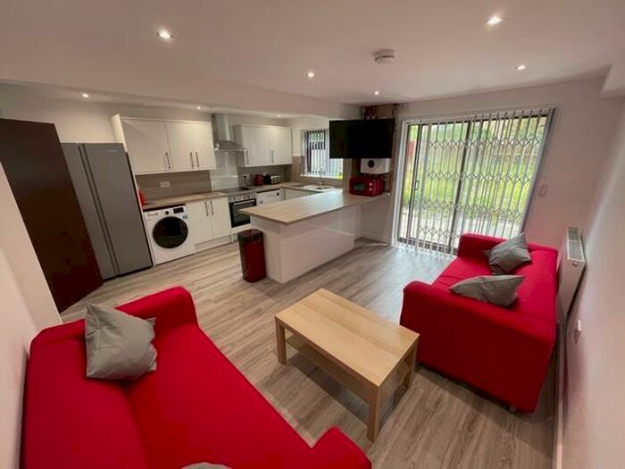 4 Bedroom Terraced House To Rent In Kenneggy Mews, Off Dawlish Road, Selly Oak, Birmingham, B29