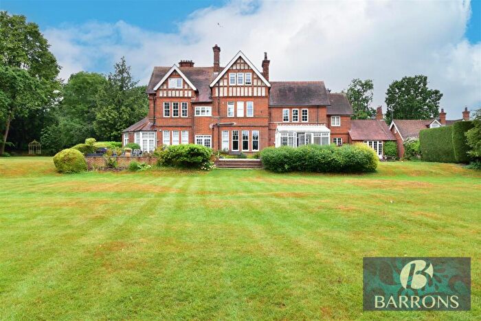 4 Bedroom Apartment For Sale In Newgate Street Village, Ponsbourne Manor, Hertford, SG13