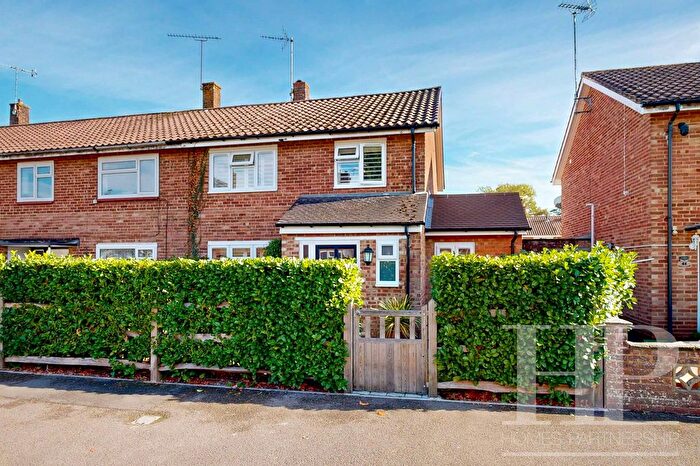 3 Bedroom End Of Terrace House For Sale In Loxwood Walk, Crawley, RH11