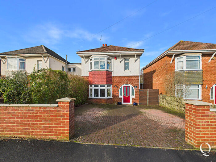 3 Bedroom Detached House For Sale In Enfield Avenue, Oakdale, BH15