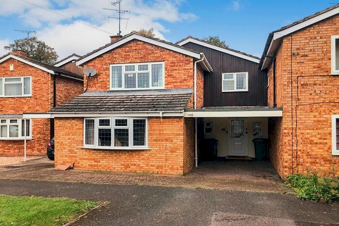 3 Bedroom Link Detached House For Sale In Sharps Close, Waddesdon, Aylesbury, HP18
