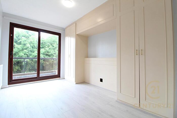 2 Bedroom Flat To Rent In Coombe Lane West Kingston Upon Thames, KT2