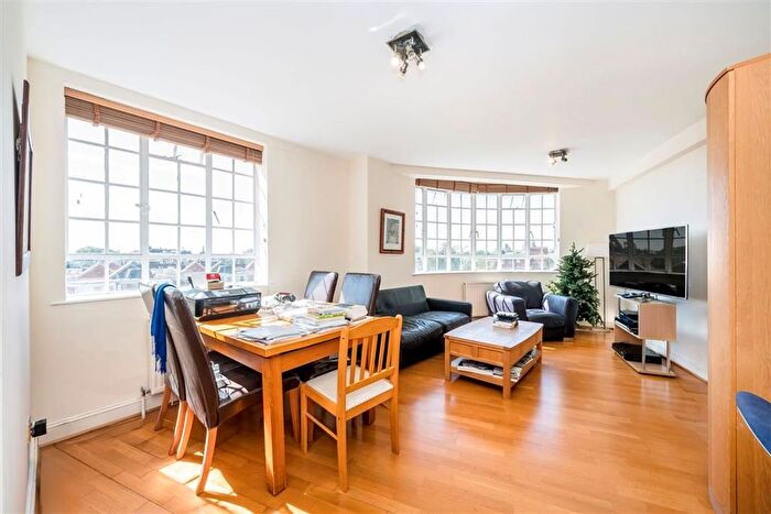 2 Bedroom Flat For Sale In Chelsea Cloisters, Chelsea, SW3