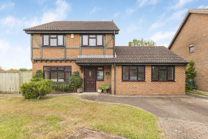 5 Bedroom Detached House For Sale In Kingfisher Way, Bicester, OX26
