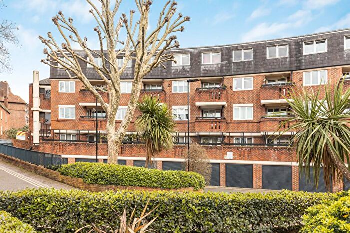 1 Bedroom Flat For Sale In Half Moon Crescent, Islington, London, N1