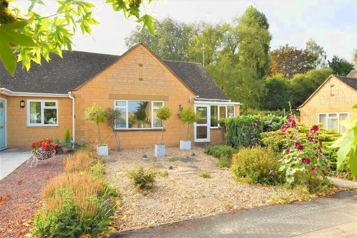 3 Bedroom Semi-Detached Bungalow For Sale In Frampton Drive, Willersey, Broadway, WR12