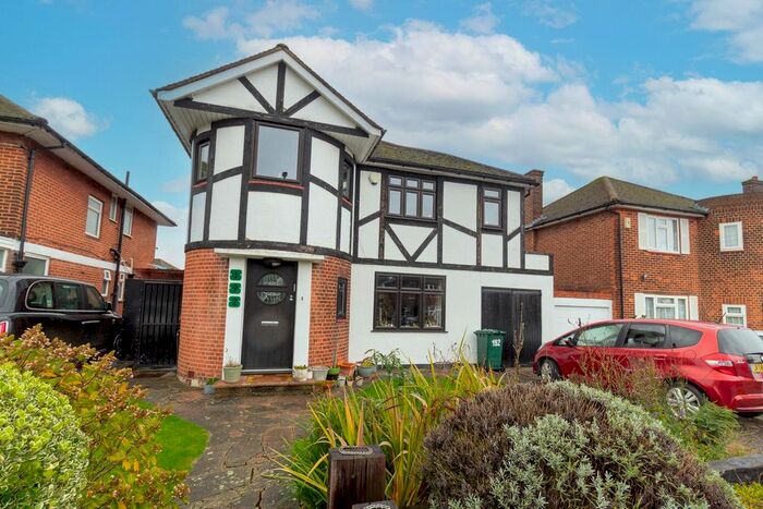 5 Bedroom Detached House For Sale In Edgwarebury Lane, Edgware, HA8