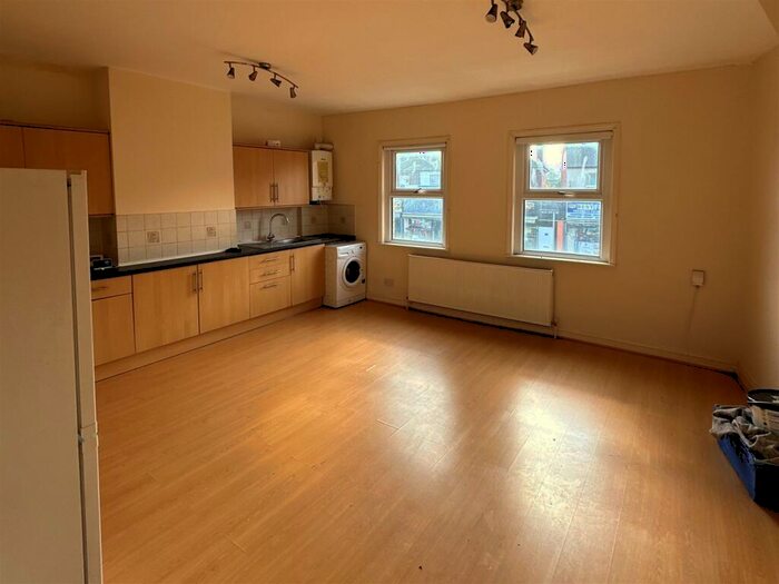 2 Bedroom Flat To Rent In Oxford Road, Reading, RG30