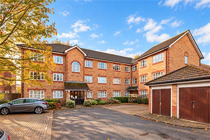 2 Bedroom Apartment For Sale In Elliotts Way, Caversham, Reading, RG4