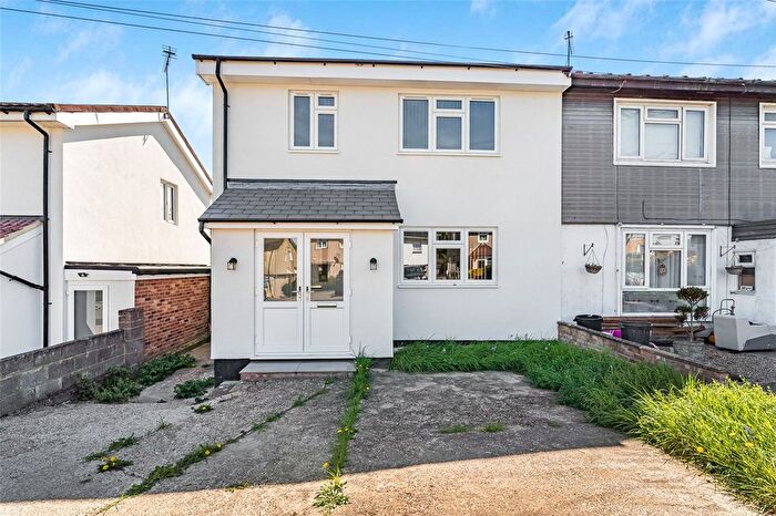 3 Bedroom End Of Terrace House For Sale In Hoylake Gardens, Watford, Hertfordshire, WD19