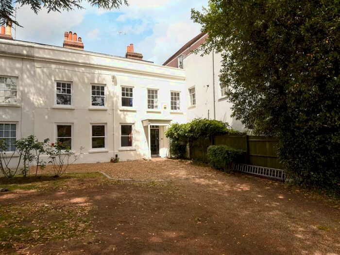 4 Bedroom Semi-Detached House To Rent In Castle Hill, Reading, RG1