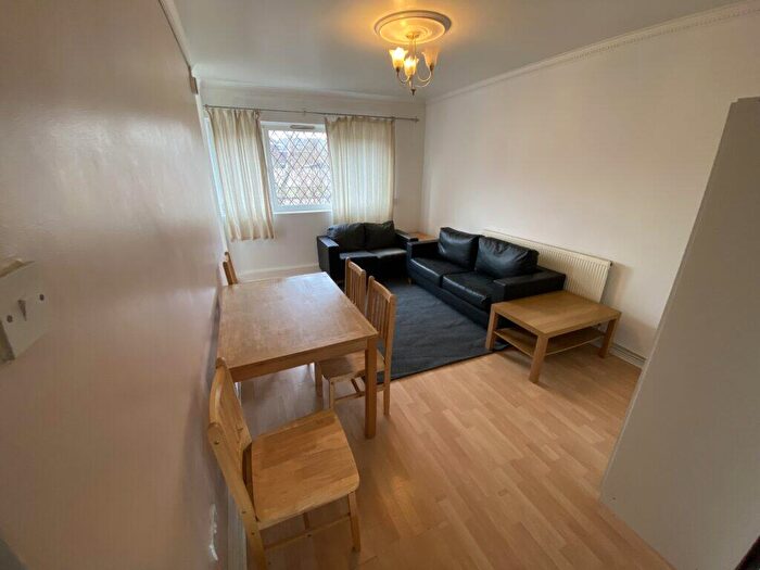 3 Bedroom Flat To Rent In Bedroom Flat, Jocelin House, Barnsbury Estate, London, N1