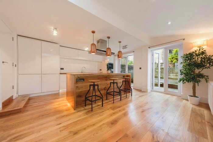 6 Bedroom Terraced House To Rent In Ducie Street, London, SW4