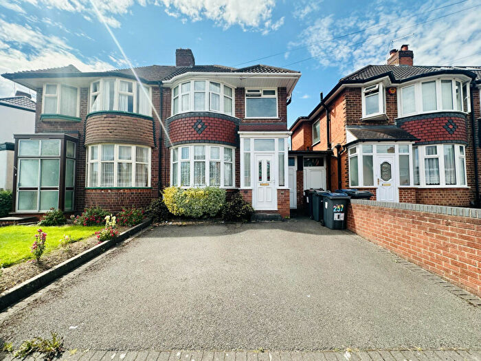 3 Bedroom Semi-Detached House To Rent In Worlds End Lane, Birmingham, B32
