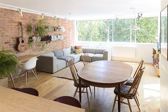 2 Bedroom Flat To Rent In Hurstway Walk, North Kensington, W11