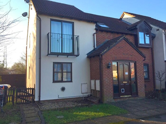 1 Bedroom Apartment To Rent In Warwick Close, Cepen Park South, SN14