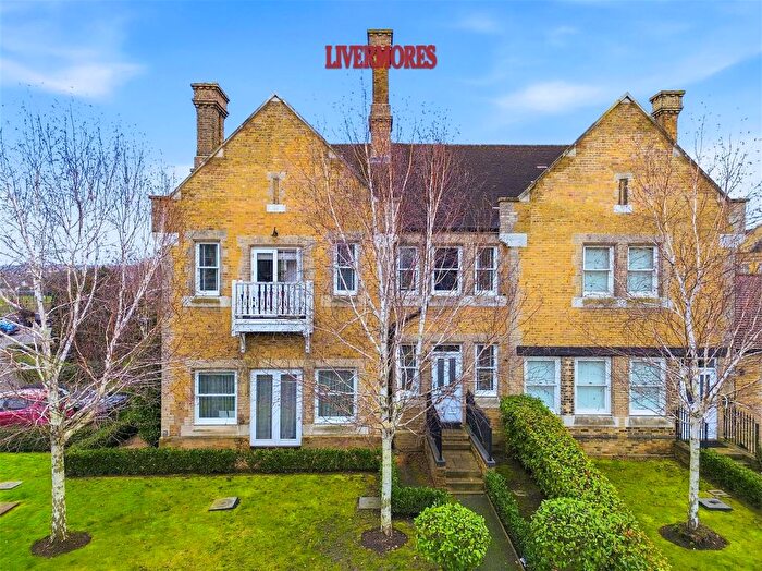 3 Bedroom Semi Detached House For Sale In Chapel Drive, Dartford, DA2