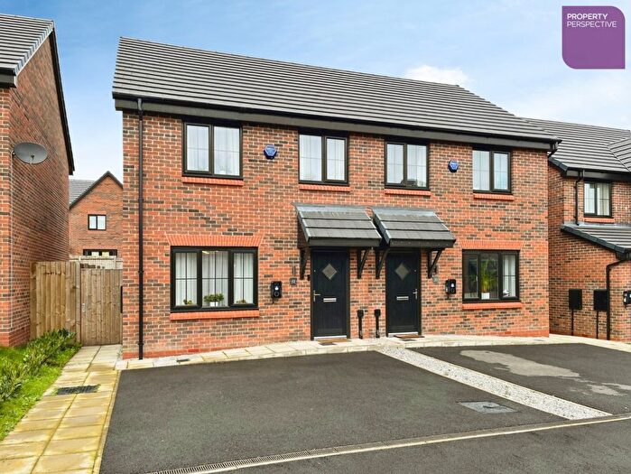 3 Bedroom Semi Detached House For Sale In Bridleway Close, Bury, BL8