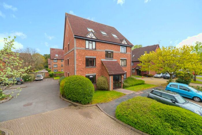 Studio To Rent In Tintagel Way, Woking, GU22