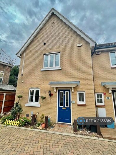 3 Bedroom Semi-Detached House To Rent In Buntingbridge Road, Ilford, IG2