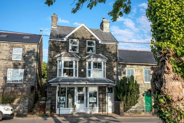 4 Bedroom Semi-Detached House For Sale In Dyffryn Ardudwy, Gwynedd, LL44