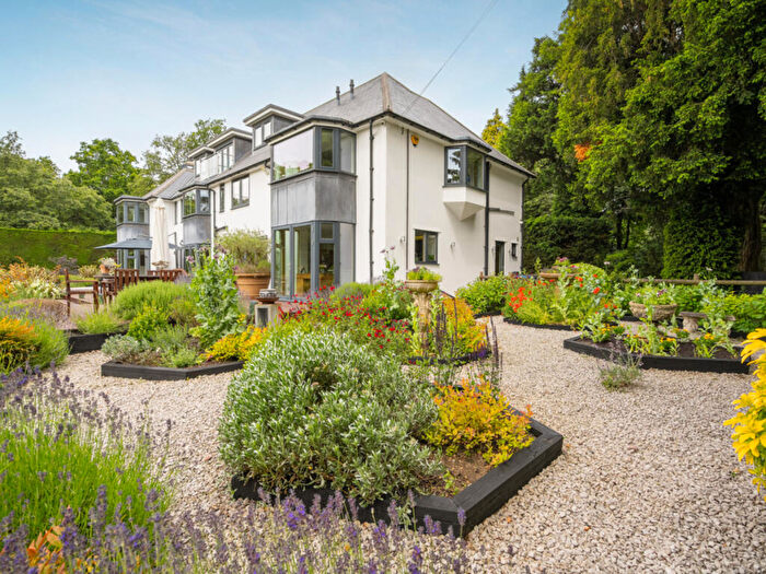 6 Bedroom Detached House For Sale In St. Anns Hill Road, Chertsey, KT16