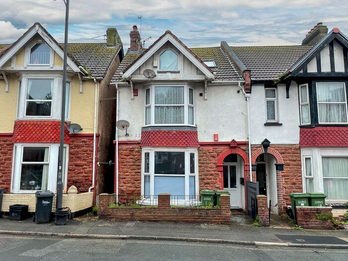 2 Bedroom Flat To Rent In Church Street, Paignton, TQ3