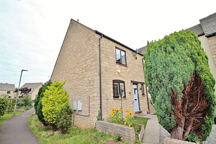 3 Bedroom End Terrace House For Sale In Ralegh Crescent, Witney, OX28