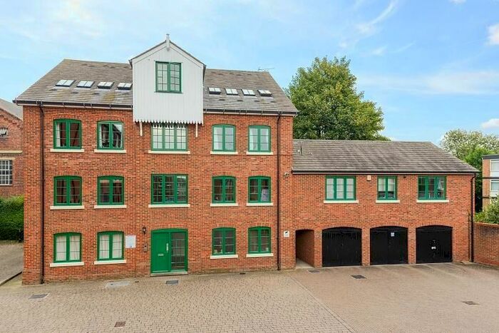 2 Bedroom Flat To Rent In Holters Miil, The Spires, Canterbury, CT2