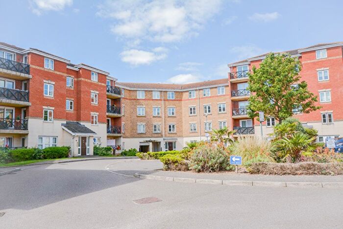 2 Bedroom Flat For Sale In Retort Close, Southend-On-Sea, SS1