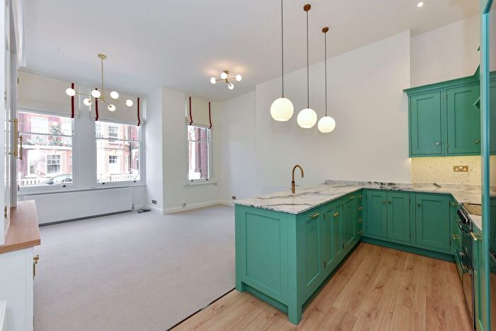 2 Bedroom Flat To Rent In Addison Gardens, London, W14