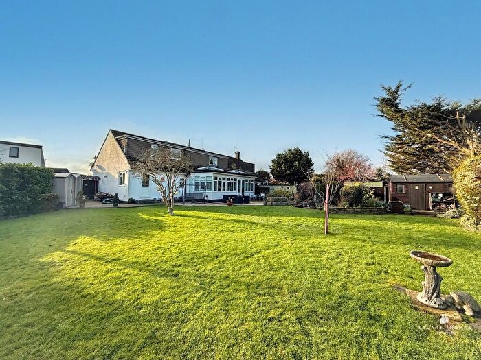 4 Bedroom Chalet For Sale In Silverthorne Close, SS4