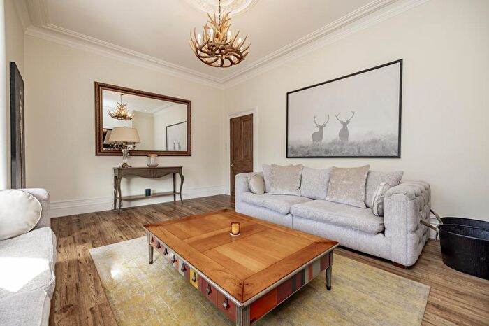 4 Bedroom Flat To Rent In Hartington Road, Upper Flat, AB10