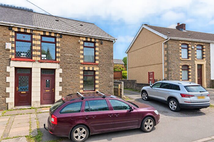 3 Bedroom House To Rent In Heol Cae Gurewen, Gwaun Cae Gurwen, Ammanford, SA18
