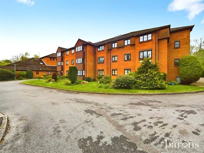 1 Bedroom Flat For Sale In Oakfields, Lychpit, Basingstoke, Hampshire, RG24