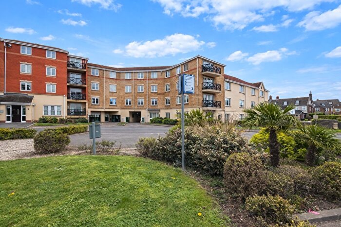 2 Bedroom Apartment For Sale In Retort Close, Southend-on-sea, SS1