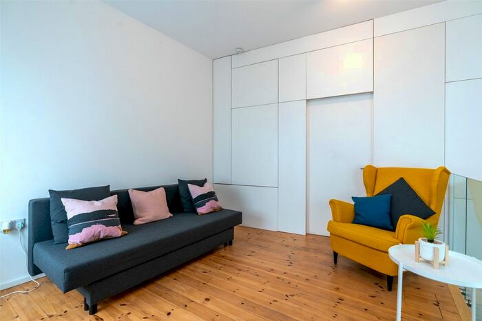 2 Bedroom Flat To Rent In St. Leonards Street, Edinburgh, EH8